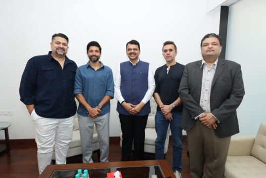 नेटफ्लिक्स, मोशन पिक्चर आणि युनिव्हर्सल म्युझिक ग्रुपच्या प्रमुखांबरोबर मुख्यमंत्र्यांची चर्चा