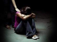 मुंबईमध्ये १५ वर्षीय किशोरीची तीन महिने पाच जणांकडून बलात्काराची हिंसा; एक अटक, चार किशोर ताब्यात.