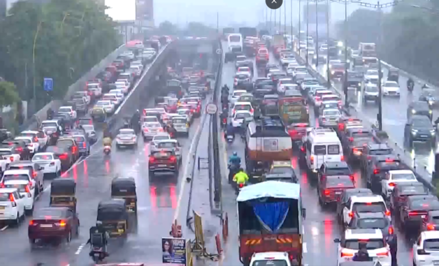 मुंबईत भरपूर पाऊस: गोरेगाव ते बांद्रा दमछाक! रहदारीचे भयानक जाम, पूर्वेकडील फ्रीवेही बंद