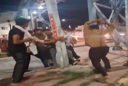 यूपीच्या टोल बूथवर भारतीय सैनिकावर अमानुष हल्ला; व्हायरल व्हिडिओमुळे चार जणांना अटक.